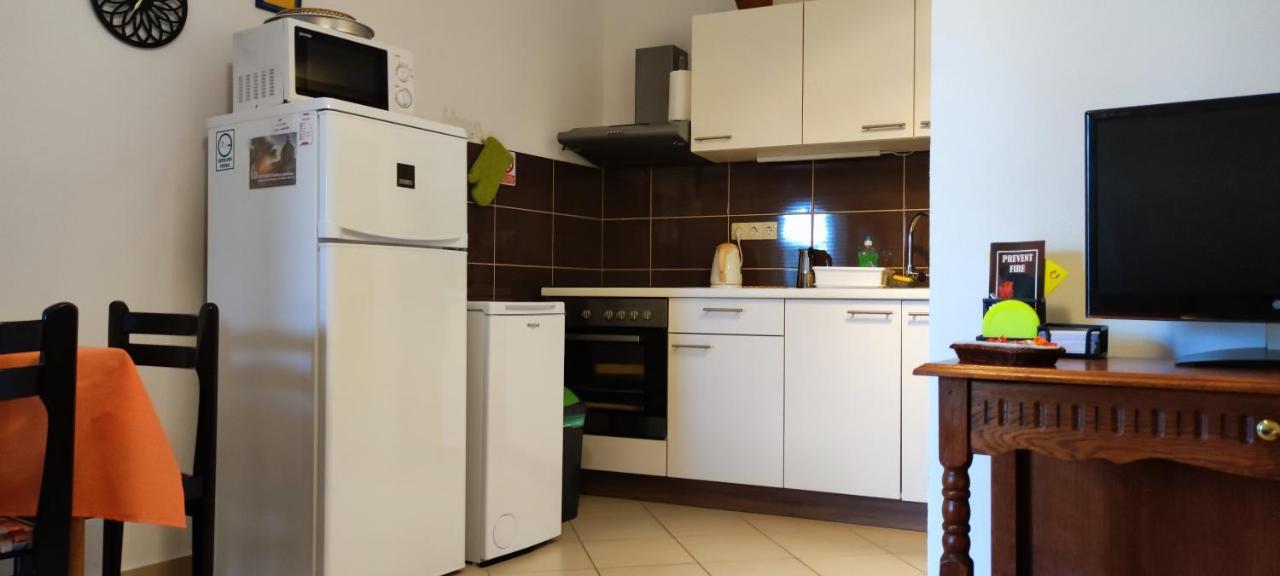 Apartment Old Stone House Локва Рогозница Екстериор снимка