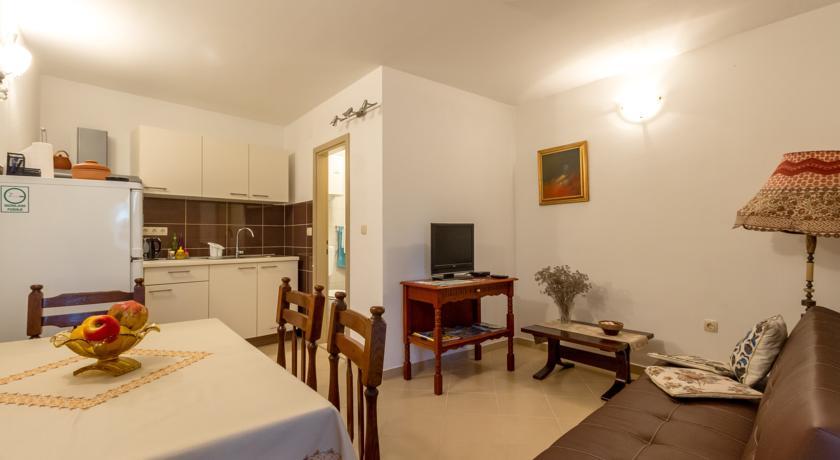 Apartment Old Stone House Локва Рогозница Стая снимка