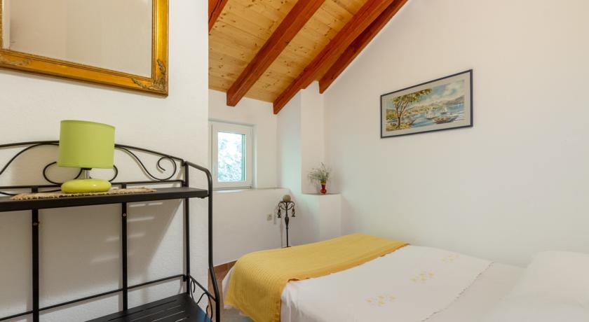 Apartment Old Stone House Локва Рогозница Стая снимка