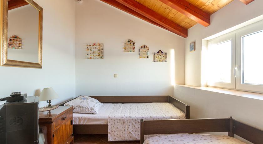 Apartment Old Stone House Локва Рогозница Стая снимка