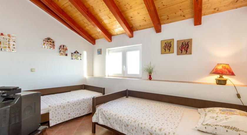 Apartment Old Stone House Локва Рогозница Стая снимка